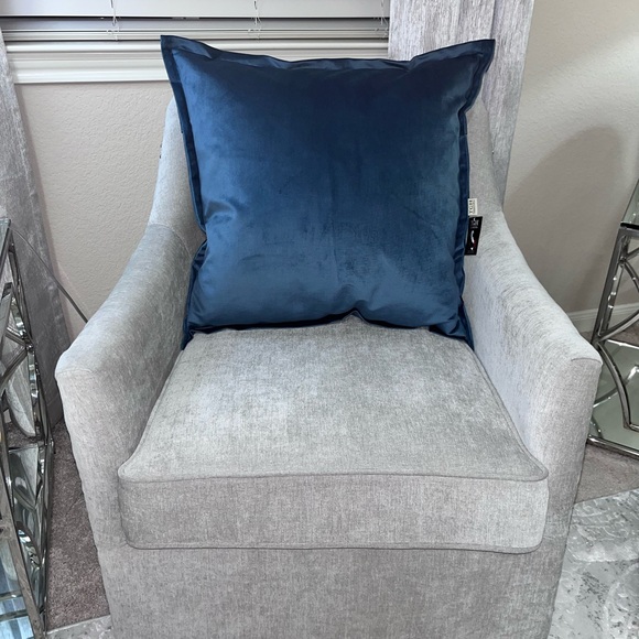 1-TGH TESSITURA ITALIAN VELVET
DECORATIVE PILLOW (Read description for details) - Picture 7 of 17